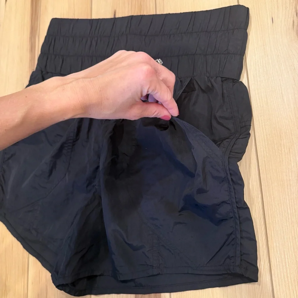 NWOT New In Black‎ Women's High Waisted Shorts